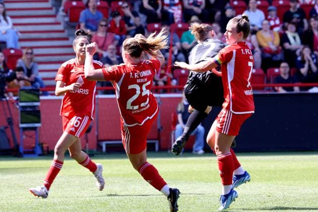 DEU, Region, Women, 1 FC Union vs Hertha BSC 28 04 2024, Stadion Alte Foersterei, Berlin, DEU, Region, Women, 1 FC Union vs Hertha BSC im Bild Dina Sophia Orschmannin 1 FC Union Berlin 25 , Sarah Abu Sabbah 1 FC Union Berlin 16 , Lisa Heiseler 1 FC Union Berlin 7 , EMMA REIMANN Hertha BSC Frauen 12 DFL regulations prohibit any use of Photographs as image sequences and or quasi video Foto Juergen Engler nordphoto GmbH nordphotoxGmbHx xEngler nph00076