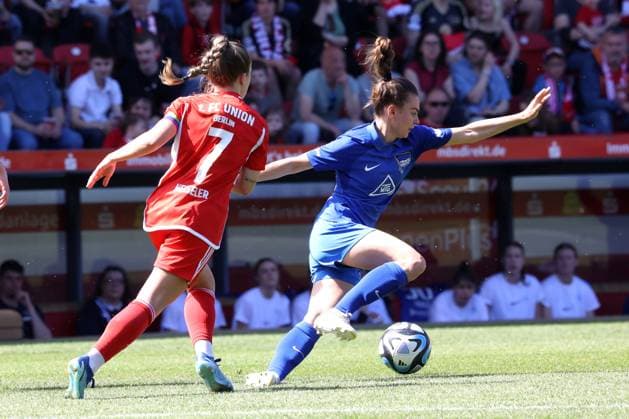 DEU, Region, Women, 1 FC Union vs Hertha BSC 28 04 2024, Stadion Alte Foersterei, Berlin, DEU, Region, Women, 1 FC Union vs Hertha BSC im Bild Lisa Heiseler 1 FC Union Berlin 7 , MARLEEN ROHDE Hertha BSC Frauen 22 DFL regulations prohibit any use of Photographs as image sequences and or quasi video Foto Juergen Engler nordphoto GmbH nordphotoxGmbHx xEngler nph00076