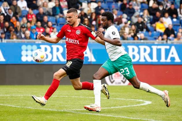 28 04 2024, xavx, Soccer 2 Bundesliga, SV Wehen Wiesbaden SpVgg Greuther Fuerth emspor, v l Ivan Prtajin SV Wehen Wiesbaden , Gideon Jung SpVgg Greuther Fürth DFL DFB REGULATIONS PROHIBIT ANY USE OF PHOTOGRAPHS as IMAGE SEQUENCES and or QUASI VIDEO Wiesbaden