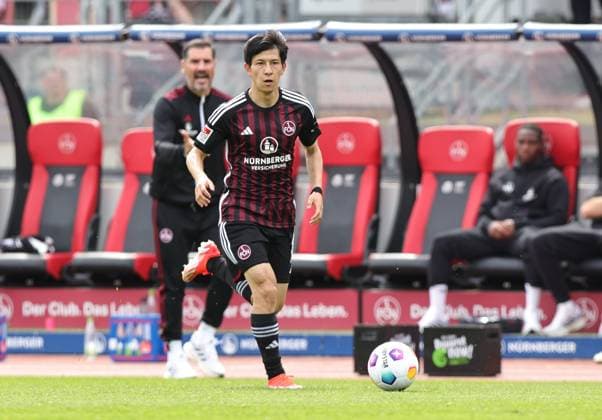 28 04 2024 Soccer Season 2023 2024 2 Soccer Bundesliga 31 Matchday 1 FC Nürnberg FCN Club Karlsruher SC KSC Sportfoto Zink DaMa xdaxmax DFL regulations prohibit any use of photographs as image sequences and or quasi video only for editorial use Kanji Okunuki 11, 1 FC Nürnberg FCN cropped single image background Cristian Fiel coach 1 FC Nürnberg FCN cheers him on