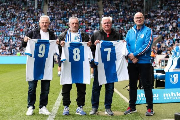 Hans Jürgen Herrmann, Axel Tyll, Wolfgang Seguin 1 FC Magdeburg are presented with the special jersey for the 1974 European Cup victory by President Jörg Biastoch 2 Soccer Bundesliga Season 2023 2024 1 FC Magdeburg vs VfL Osnabrück at the MDCC Arena in Magdeburg Soccer,Man,Men,Germany,28 04 2024