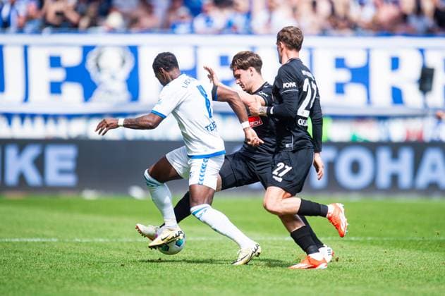 28 04 2024 Soccer, 2023 2024, 2 Bundesliga, Matchday 31, 1 FC Magdeburg VfL Osnabrück L R Bryan Teixeira Magdeburg ,Florian Kleinhansl Osnabrück , Michael Cuisance Osnabrück DFL REGULATIONS PROHIBIT ANY USE OF PHOTOGRAPHS AS IMAGE SEQUENCES AND OR QUASI VIDEO