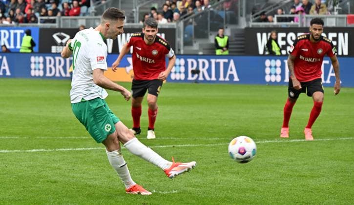 28 04 2024 Soccer Season 2023 2024 2 Soccer Bundesliga 31 Matchday SV Wehen Wiesbaden SVWW SpVgg Greuther Fürth Kleeblatt Sportfoto Zink xwoxzix DFL regulations prohibit any use of photographs as image sequences and or quasi video only for editorial use Branimir Hrgota 10 SpVgg Greuther Fürth Penalty kick penalty kick