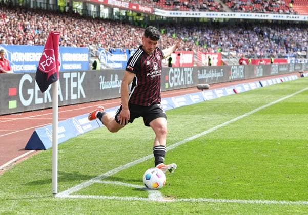 28 04 2024 Soccer Season 2023 2024 2 Soccer Bundesliga 31 Matchday 1 FC Nürnberg FCN Club Karlsruher SC KSC Sportfoto Zink DaMa xdaxmax DFL regulations prohibit any use of photographs as image sequences and or quasi video only for editorial use Taylan Duman 8, 1 FC Nürnberg FCN with corner kick