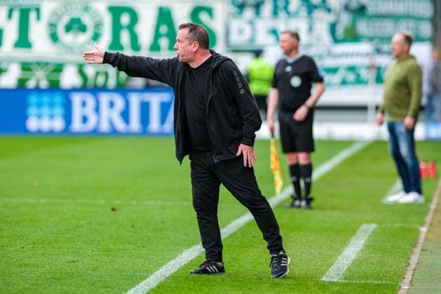 Markus Kauczinski SV Wehen Wiesbaden, Coach gestures, facial expressions, emotions, GER, SV Wehen Wiesbaden vs SpVgg Greuther Fuerth, Soccer, 2 Bundesliga, Matchday 31, Season 2023 2024, 28 04 2024 DFL REGULATES PROHIBIT ANY USE OF PHOTOGRAPHS AS IMAGE SEQUENCES AND OR QUASI VIDEO GER, SV Wehen Wiesbaden vs SpVgg Greuther Fuerth, Football, 2 Bundesliga, Matchday 31, Season 2023 2024, 28 04 2024 Wiesbaden Copyright: xEibner-Pressefoto FlorianxWieganx EP_FWD