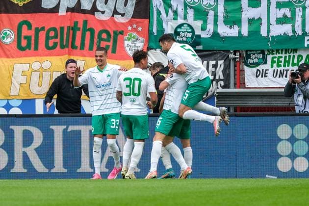 Greuther Fuerth celebrates the goal to 3 4 by Lukas Petkov SpVgg Greuther Fuerth, 16 , GER, SV Wehen Wiesbaden vs SpVgg Greuther Fuerth, Soccer, 2 Bundesliga, Matchday 31, Season 2023 2024, 28 04 2024 DFL REGULATES PROHIBIT ANY USE OF PHOTOGRAPHS AS IMAGE SEQUENCES AND OR QUASI VIDEO GER, SV Wehen Wiesbaden vs SpVgg Greuther Fuerth, Football, 2 Bundesliga, Matchday 31, Season 2023 2024, 28 04 2024 Wiesbaden Copyright: xEibner-Pressefoto FlorianxWieganx EP_FWD