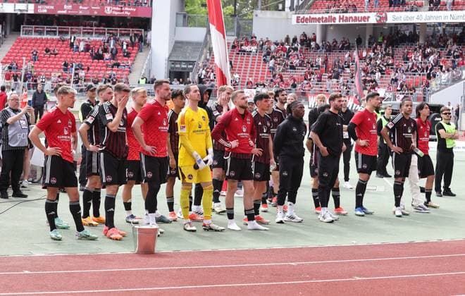 28 04 2024 Soccer Season 2023 2024 2 Soccer Bundesliga 31 Matchday 1 FC Nürnberg FCN Club Karlsruher SC KSC Sportfoto Zink DaMa xdaxmax DFL regulations prohibit any use of photographs as image sequences and or quasi video only for editorial use Team Team of FCN disappointed Disappointment after the end of the match among the Clubfan Clubfans FCN Fans Fans who are angry after the performance shown