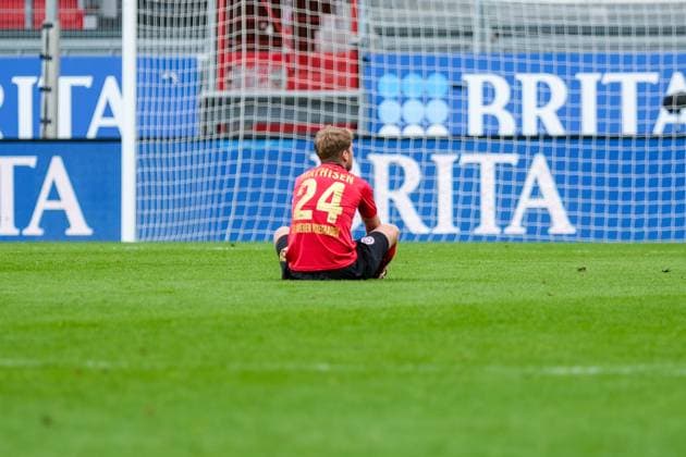 Marcus Mathisen SV Wehen Wiesbaden, 24 is disappointed about the defeat, GER, SV Wehen Wiesbaden vs SpVgg Greuther Fuerth, Soccer, 2 Bundesliga, Matchday 31, Season 2023 2024, 28 04 2024 DFL REGULATES PROHIBIT ANY USE OF PHOTOGRAPHS AS IMAGE SEQUENCES AND OR QUASI VIDEO GER, SV Wehen Wiesbaden vs SpVgg Greuther Fuerth, Football, 2 Bundesliga, Matchday 31, Season 2023 2024, 28 04 2024 Wiesbaden Copyright: xEibner-Pressefoto FlorianxWieganx EP_FWD