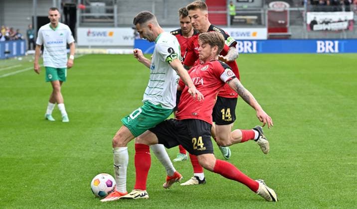 28 04 2024 Soccer Season 2023 2024 2 Soccer Bundesliga 31 Matchday SV Wehen Wiesbaden SVWW SpVgg Greuther Fürth Kleeblatt Sportfoto Zink xwoxzix DFL regulations prohibit any use of photographs as image sequences and or quasi video only for editorial use Branimir Hrgota 10 SpVgg Greuther Fürth Marcus Mathisen 24, SV Wehen 1926 Wiesbaden SVWW