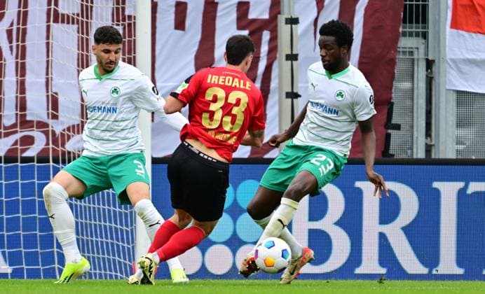 28 04 2024 Soccer Season 2023 2024 2 Soccer Bundesliga 31 Matchday SV Wehen Wiesbaden SVWW SpVgg Greuther Fürth Kleeblatt Sportfoto Zink xwoxzix DFL regulations prohibit any use of photographs as image sequences and or quasi video only for editorial use Oualid Mhamdi 3, SpVgg Greuther Fürth John Iredale 33, SV Wehen 1926 Wiesbaden SVWW Gideon Jung 23, SpVgg Greuther Fürth