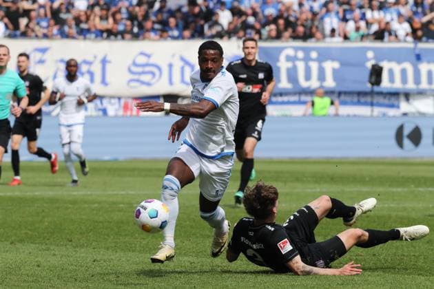 Bryan Teixeira 1 FC Magdeburg,8 2 Soccer Bundesliga Season 2023 2024 1 FC Magdeburg vs VfL Osnabrück at the MDCC Arena in Magdeburg Action,Soccer,Man,Men,Germany,28 04 2024