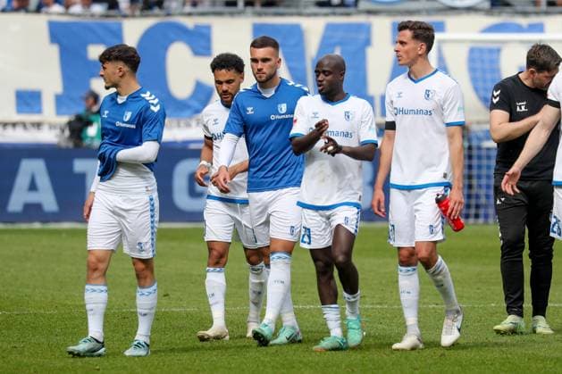 28 04 2024, xgox, Soccer 2 Bundesliga, 1 FC Magdeburg VfL Osnabrueck emspor, v l Herbert Bockhorn Magdeburg, 7 , Emir Kuhinja Magdeburg, 18 , Amara Conde Magdeburg, 29 , Tobias Müller Magdeburg, 21 disappointed, looks disappointed, dejected, disappointed DFL DFB REGULATIONS PROHIBIT ANY USE OF PHOTOGRAPHS as IMAGE SEQUENCES and or QUASI VIDEO Magdeburg