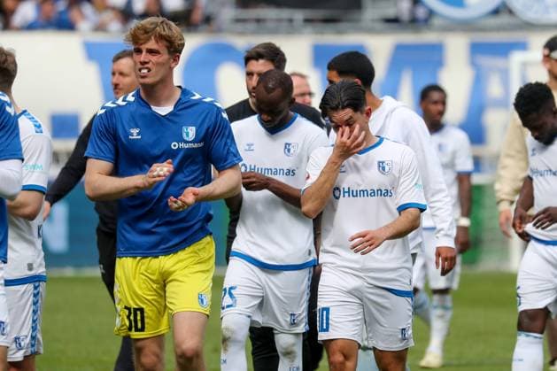 28 04 2024, xgox, Fussball 2 Bundesliga, 1 FC Magdeburg VfL Osnabrueck emspor, v l Noah Kruth Magdeburg, 30 , Jason Ceka Magdeburg, 10 enttaeuscht, schaut enttaeuscht, niedergeschlagen, disappointed DFL DFB REGULATIONS PROHIBIT ANY USE OF PHOTOGRAPHS as IMAGE SEQUENCES and or QUASI VIDEO Magdeburg