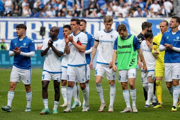 28 04 2024, xgox, Soccer 2 Bundesliga, 1 FC Magdeburg VfL Osnabrueck emspor, v l Eldin Dzogovic Magdeburg, 4 , Amara Conde Magdeburg, 29 , Emir Kuhinja Magdeburg, 18 , Tobias Müller Magdeburg, 21 , Luca Schuler Magdeburg, 26 , Alexander Nollenberger Magdeburg, 17 disappointed, looks disappointed, dejected, disappointed DFL DFB REGULATIONS PROHIBIT ANY USE OF PHOTOGRAPHS as IMAGE SEQUENCES and or QUASI VIDEO Magdeburg