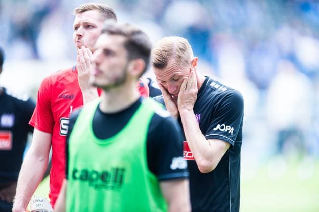 28 04 2024 Soccer, 2023 2024, 2 Bundesliga, Matchday 31, 1 FC Magdeburg VfL Osnabrück L R Lennart Grill Osnabrück , Bashkim Ajdini Osnabrück , Thomas Goiginger Osnabrück DFL REGULATIONS PROHIBIT ANY USE OF PHOTOGRAPHS AS IMAGE SEQUENCES AND OR QUASI VIDEO