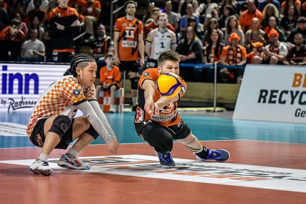 Volleyball 1 Bundesliga Men Final Sp 5, Berlin Recycling Volleys vs VfB Friedrichshafen 28 04 2024, xdanx, Volleyball 1 Bundesliga Men Final Sp 5, Berlin Recycling Volleys vs VfB Friedrichshafen, v l Satoshi Tsuiki BR Volleys 2 ,Ruben Schott BR Volleys 13 Berlin Max Schmeling Halle Berlin Germany DEU Copyright: xDanielxLakomskix