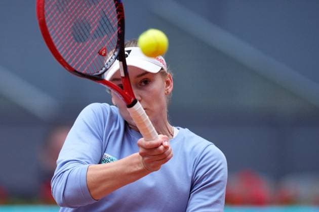 April 28, 2024, Madrid, Madrid, SPAIN: Elena Rybakina of Kazakhstan in action against Mayar Sherif of Egypt during the Mutua Madrid Open 2024, ATP, Tennis Herren Masters 1000 and WTA, Tennis Damen 1000, tournament celebrated at Caja Magica on April 28, 2024 in Madrid, Spain. Madrid SPAIN - ZUMAa181 20240428_zaa_a181_007 Copyright: xOscarxJ.xBarrosox