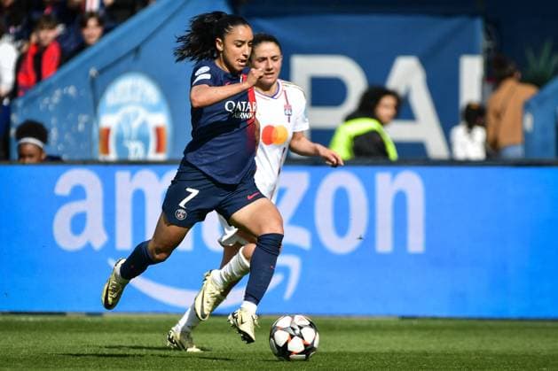 PSG vs Olympique Lyonnais Women Champions League FA Paris Saint-Germain?s defender Sakina Karchaoui runs with the ball during the Women s UEFA Champions League football match between Paris Saint-Germain and Olympique Lyonnais at the Parc des Princes stadium in Paris, on April 28, 2024. Photo by Firas Abdullah ABACAPRESS.COM  Copyright: xAbdullahxFiras ABACAx