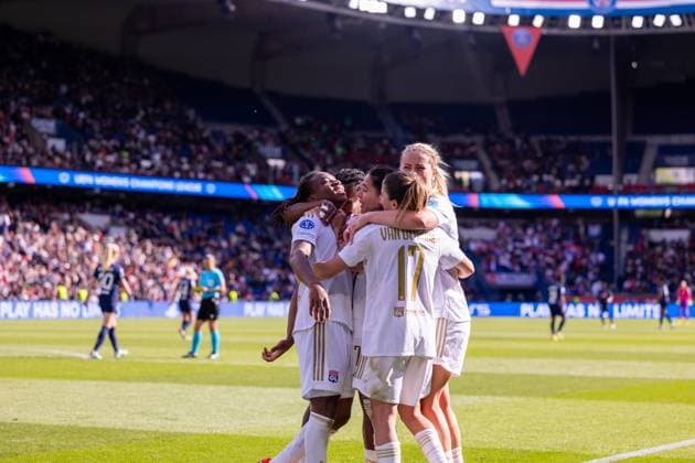Paris, France Melchie Dumornay (6 Olympique Lyonnais) Danielle Van de Donk (17 Olympique Lyonnais) and Lindsey Horan (26 Olympique Lyonnais) celebrate during the UEFA Womens Champions League semi-final game between Paris Saint-Germain and Olympique Lyonnais at Parc des Princes in Paris, France. (Pauline FIGUET SPP) Copyright: xPaulinexFIGUETx xSPPx spp-en-PaFiSp-PF_PSGvOL786