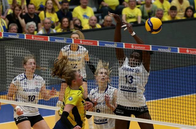 Stuttgart , Volleyball Bundesliga Womens PlayOff Final Game 5, SSC Palmberg Schwerin vs Allianz MTV Stuttgart , L R Jolien Knollema Allianz MTV Stuttgart , Marie HÅ nle SSC Palmberg Schwerin , Monique Strubbe Allianz MTV Stuttgart , Krystal Rivers Allianz MTV Stuttgart