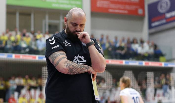 Stuttgart , Volleyball Bundesliga Womens PlayOff Final Game 5, SSC Palmberg Schwerin vs Allianz MTV Stuttgart , Coach Konstantin Bitter Allianz MTV Stuttgart