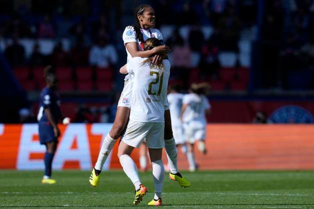 joie de Wendie Renard (3) (OL) - Vanessa Gilles (21) (OL) FOOTBALL FEMININ : Paris Saint Germain Vs Olympique Lyonnais - Ligue des Champions - 28 04 2024 GlennGervot Panoramic 