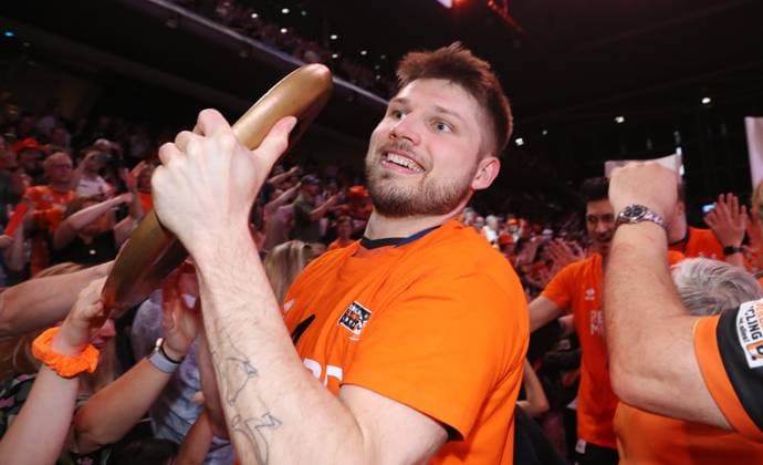 Ruben Schott with championship trophy, German Champion BR Volleys Sport Volleyball Playoff Final 5 Match Bundesliga Men Season 2023 2024 28 04 2024 BR Volleys Berlin BRV vs VfB Friedrichshafen