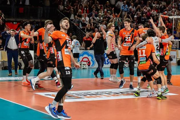 Volleyball 1 Bundesliga Men Final Sp 5, Berlin Recycling Volleys vs VfB Friedrichshafen 28 04 2024, xdanx, Volleyball 1 Bundesliga Men Final Sp 5, Berlin Recycling Volleys vs VfB Friedrichshafen, v l German Champion Berlin Recycling Volleys Ruben Schott BR Volleys 13 ,Tobias Krick BR Volleys 21 ,Cody Kessel BR Volleys 11 ,Satoshi Tsuiki BR Volleys 2 ,Johannes Tille BR Volleys 6 , Cheering about the won championship Berlin Max Schmeling Halle Berlin Germany DEU Copyright: xDanielxLakomskix