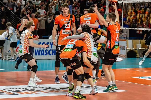 Volleyball 1 Bundesliga Men Final Sp 5, Berlin Recycling Volleys vs VfB Friedrichshafen 28 04 2024, xdanx, Volleyball 1 Bundesliga Men Final Sp 5, Berlin Recycling Volleys vs VfB Friedrichshafen, v l German Champion Berlin Recycling Volleys Adam Kowalski BR Volleys 1 ,Tobias Krick BR Volleys 21 ,Cody Kessel BR Volleys 11 ,Satoshi Tsuiki BR Volleys 2 ,Timothee Carle BR Volleys 9 ,Johannes Tille BR Volleys 6 , Cheering about the won championship Berlin Max Schmeling Halle Berlin Germany DEU Copyright: xDanielxLakomskix