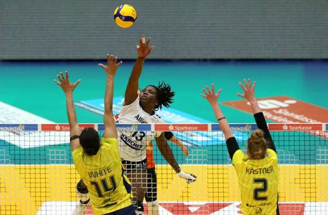 Stuttgart , Volleyball Bundesliga Womens PlayOff Final Game 5, SSC Palmberg Schwerin vs Allianz MTV Stuttgart , L R Jazmine White SSC Palmberg Schwerin , Krystal Rivers Allianz MTV Stuttgart , Pia KÅ stner SSC Palmberg Schwerin