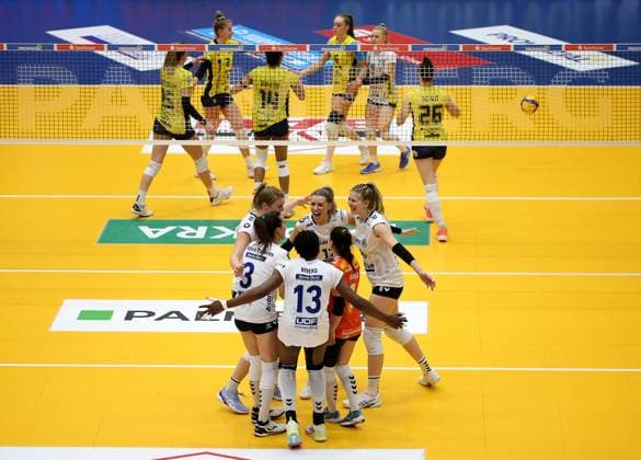 Stuttgart , Volleyball Bundesliga Womens PlayOff Final Game 5, SSC Palmberg Schwerin vs Allianz MTV Stuttgart , Cheers Allianz MTV Stuttgart