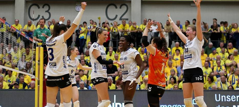 Stuttgart , Volleyball Bundesliga Womens PlayOff Final Game 5, SSC Palmberg Schwerin vs Allianz MTV Stuttgart , cheering Allianz MTV Stuttgart , from left Maria Segura Palleres Britt Bongaerts Krystal Rivers Roosa Koskelo Jolien Knollema