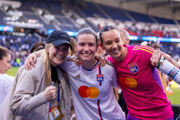 Paris, France Ada Hegerberg (14 Olympique Lyonnais) Damaris Egurrola (13 Olympique Lyonnais) and Goalkeeper Christiane Endler (1 Olympique Lyonnais) celebrate their qualification to the finale during the UEFA Womens Champions League semi-final game between Paris Saint-Germain and Olympique Lyonnais at Parc des Princes in Paris, France. (Pauline FIGUET SPP) Copyright: xPaulinexFIGUETx xSPPx spp-en-PaFiSp-PF_PSGvOL813