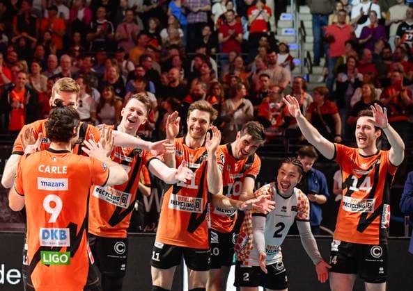 Volleyball 1 Bundesliga Men Final Sp 5, Berlin Recycling Volleys vs VfB Friedrichshafen 28 04 2024, xdanx, Volleyball 1 Bundesliga Men Final Sp 5, Berlin Recycling Volleys vs VfB Friedrichshafen, v l German Champion Berlin Recycling Volleys Timothee Carle BR Volleys 9 ,Saso Stalekar BR Volleys 12 ,Marek Sotola BR Volleys 17 ,Cody Kessel BR Volleys 11 ,Daniel Malescha BR Volleys 10 ,Satoshi Tsuiki BR Volleys 2 ,Leon Dervisaj BR Volleys 14 , Cheering about the won championship Berlin Max Schmeling Halle Berlin Germany DEU Copyright: xDanielxLakomskix
