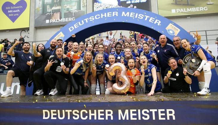 Stuttgart , Volleyball Bundesliga Womens PlayOff Final Game 5, SSC Palmberg Schwerin vs Allianz MTV Stuttgart , Allianz MTV Stuttgart celebrates winning the German Volleyball Championship