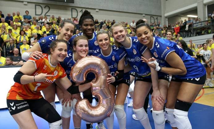 Stuttgart , Volleyball Bundesliga Womens PlayOff Final Game 5, SSC Palmberg Schwerin vs Allianz MTV Stuttgart , Allianz MTV Stuttgart celebrates winning the German Volleyball Championship
