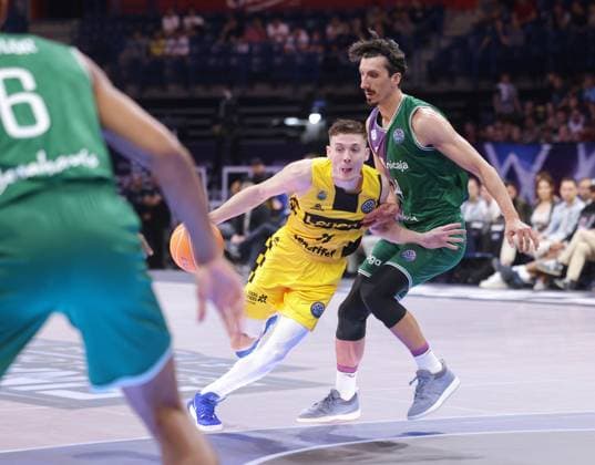 Sport Themen der Woche KW17 Sport Bilder des Tages CB 1939 Canarias Lenovo Tenerife (Teneriffa) vs. Unicaja Malaga- Basketball Champions League BCL Final Four in Belgrad - FINALE Foto: Jörn Wolter *** CB 1939 Canarias Lenovo Tenerife Tenerife vs Unicaja Malaga Basketball Champions League BCL Final Four in Belgrade FINAL Photo Jörn Wolter