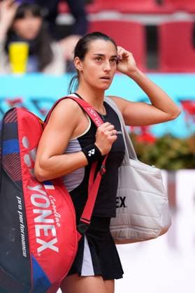 April 28, 2024, Madrid, Madrid, SPAIN: Caroline Garcia of France in action against Jasmine Paolini of Italy during the Mutua Madrid Open 2024, ATP, Tennis Herren Masters 1000 and WTA, Tennis Damen 1000, tournament celebrated at Caja Magica on April 28, 2024 in Madrid, Spain. Madrid SPAIN - ZUMAa181 20240428_zaa_a181_114 Copyright: xOscarxJ.xBarrosox