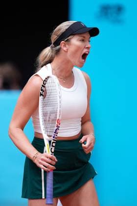 April 28, 2024, Madrid, Madrid, SPAIN: Danielle Collins of Unites States in action against Jaqueline Cristian of Romania during the Mutua Madrid Open 2024, ATP, Tennis Herren Masters 1000 and WTA, Tennis Damen 1000, tournament celebrated at Caja Magica on April 28, 2024 in Madrid, Spain. Madrid SPAIN - ZUMAa181 20240428_zaa_a181_128 Copyright: xOscarxJ.xBarrosox