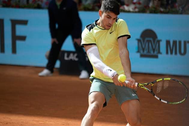 Mutua Madrid Open - Day Six Carlos Alcaraz of Spain is in action during the 2024 ATP, Tennis Herren Tour Madrid Open tennis tournament at Caja Magica in Madrid, Spain, on April 28, 2024. Madrid Spain  Copyright: xJuanxCarlosxLucasx originalFilename:lucas-notitle240428_npErL.jpg