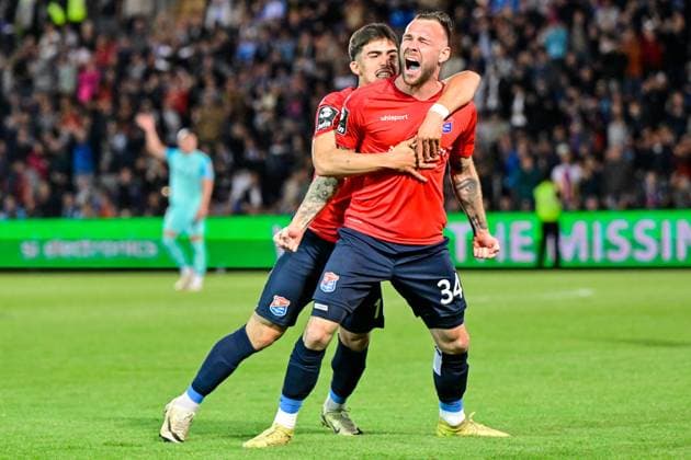 Sport Themen der Woche KW17 Sport Bilder des Tages v.li.: Aaron Keller (Unterhaching, 16) Patrick Hobsch (Unterhaching, 34) mit Torjubel, Jubel, Torjubel, Torerfolg, celebrate the goal, goal, celebration, Jubel ueber das Tor zum 2:0 durch Patrick Hobsch (Unterhaching, 34), optimistisch, Action, Aktion, 28.04.2024, Unterhaching (Deutschland), Fussball, 3. Liga, SpVgg Unterhaching - TSV 1860 München, DFB DFL REGULATIONS PROHIBIT ANY USE OF PHOTOGRAPHS AS IMAGE SEQUENCES AND OR QUASI-VIDEO. *** v li Aaron Keller Unterhaching, 16 Patrick Hobsch Unterhaching, 34 with goal celebration, jubilation, goal celebration, celebrate the goal, goal, celebration, jubilation over the goal to 2 0 by Patrick Hobsch Unterhaching, 34 , optimistic, Action, Action, 28 04 2024, Unterhaching Germany , Soccer, 3 Liga, SpVgg Unterhaching TSV 1860 München, DFB DFL REGULATIONS PROHIBIT ANY USE OF PHOTOGRAPHS AS IMAGE SEQUENCES AND OR QUASI VIDEO xslx