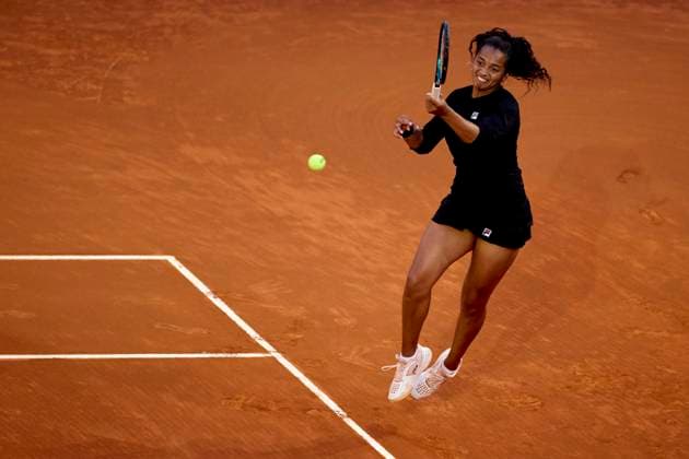 Mutua Madrid Open - Day Seven Robin Montgomery of United States returns a shot against Aryna Sabalenka during day seven of the Mutua Madrid Open 2024 at Caja Magica on April 28, 2024, in Madrid, Spain. Madrid Caja Magica Madrid Spain RL_MMO24_00672 Copyright: xRicardoxLarreinax