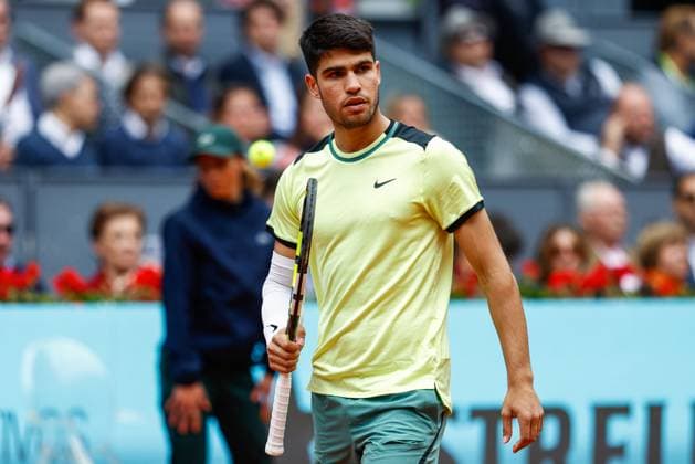 April 28, 2024, Madrid, Madrid, SPAIN: Carlos Alcaraz of Spain gestures against Thiago Seyboth Wild of Brazil during the Mutua Madrid Open 2024, ATP, Tennis Herren Masters 1000 and WTA, Tennis Damen 1000, tournament celebrated at Caja Magica on April 28, 2024 in Madrid, Spain. Madrid SPAIN - ZUMAa181 20240428_zaa_a181_162 Copyright: xIrinaxR.xHipolitox