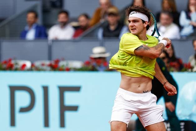 April 28, 2024, Madrid, Madrid, SPAIN: Thiago Seyboth Wild of Brazil in action against Carlos Alcaraz of Spain during the Mutua Madrid Open 2024, ATP, Tennis Herren Masters 1000 and WTA, Tennis Damen 1000, tournament celebrated at Caja Magica on April 28, 2024 in Madrid, Spain. Madrid SPAIN - ZUMAa181 20240428_zaa_a181_165 Copyright: xIrinaxR.xHipolitox
