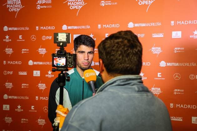 Carlos Alcaraz Vs Thiago Seyboth Wild in Usera, Spain - 28 Apr 2024 Carlos Alcaraz of Spain is being interviewed after defeating Thiago Seyboth Wild of Brazil (not pictured) on Day Seven of the Mutua Madrid Open 2024 tournament at La Caja Magica. Carlos Alcaraz won 6-3, 6-3. Usera Spain Copyright: xMiguelxReisx xSOPAxImagesx Mutua Madrid Open MR -2449