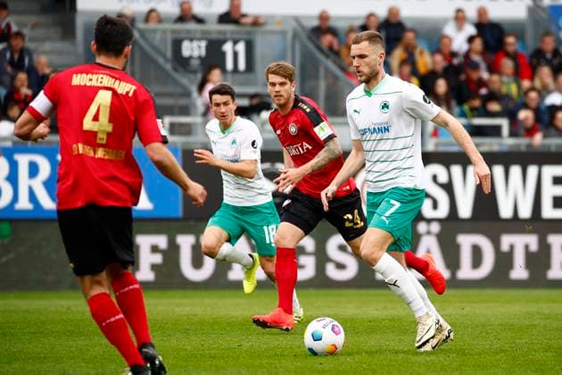 28 04 2024, xavx, Soccer 2 Bundesliga, SV Wehen Wiesbaden SpVgg Greuther Fuerth emspor, v l Marco Meyerhöfer SpVgg Greuther Fürth , Marcus Mathisen SV Wehen Wiesbaden , Dennis Srbeny SpVgg Greuther Fürth DFL DFB REGULATIONS PROHIBIT ANY USE OF PHOTOGRAPHS as IMAGE SEQUENCES and or QUASI VIDEO Wiesbaden