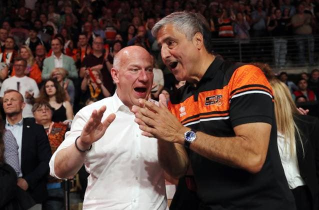 Berlins Governing Mayor Kai Wegner, Manager Kaweh Niroomand Sport Volleyball Playoff Final 5 Match Bundesliga Men Season 2023 2024 28 04 2024 BR Volleys Berlin BRV vs VfB Friedrichshafen