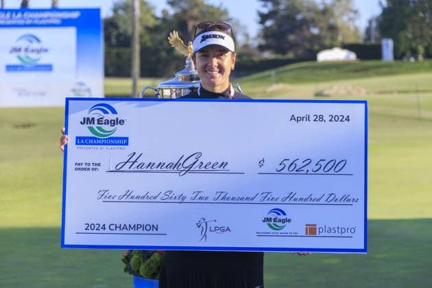 April 28, 2024, Los Angeles, California, USA: Hannah Green holds her prize winnings after the 2024 JM Eagle LA Championship presented by Plastpro on Sunday April 28, 2024 at the Wilshire Country Club in Los Angeles, California. ARIANA RUIZ PI Los Angeles U.S - ZUMAp124 20240428_zaa_p124_002 Copyright: xArianaxRuizx