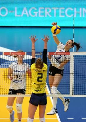 Stuttgart , Volleyball Bundesliga Womens PlayOff Final Game 5, SSC Palmberg Schwerin vs Allianz MTV Stuttgart , L R Jolien Knollema Allianz MTV Stuttgart , Pia Kästner SSC Palmberg Schwerin , Maria Segura Palleres Allianz MTV Stuttgart
