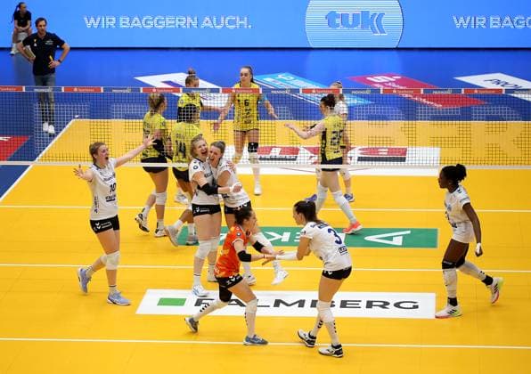 Stuttgart , Volleyball Bundesliga Womens PlayOff Final Game 5, SSC Palmberg Schwerin vs Allianz MTV Stuttgart , Cheers Allianz MTV Stuttgart